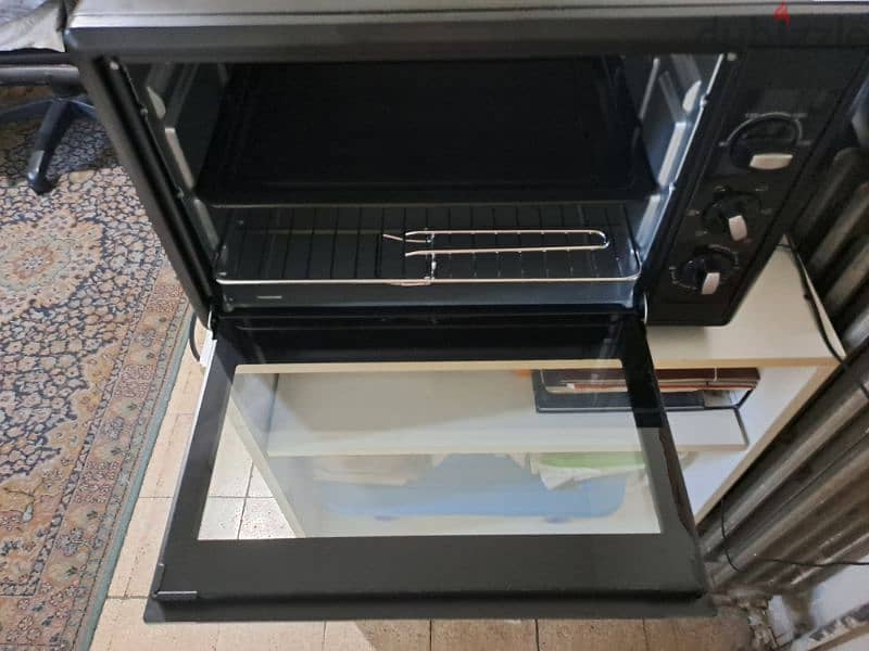 Princess electric oven, still new , excellent condition, 40$ 8