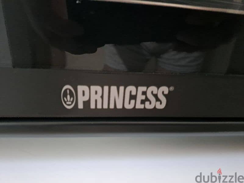 Princess electric oven, still new , excellent condition, 40$ 9