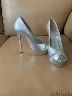 silver pumps 0