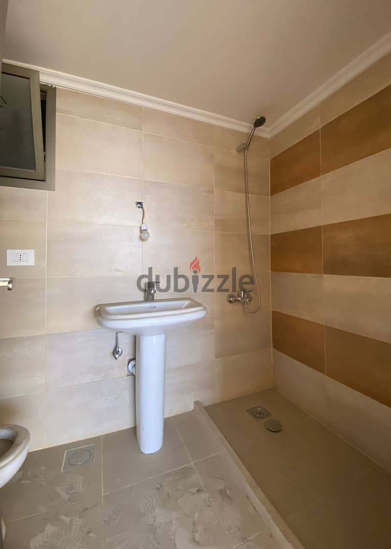 Burj Abi Haidar | 3 Bedrooms | New Building | Title Deed | Open View 8