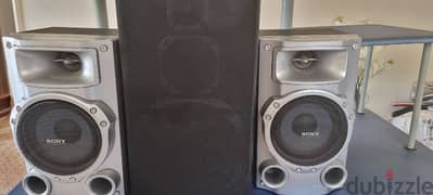 Sony stereo + 3 speakers 0