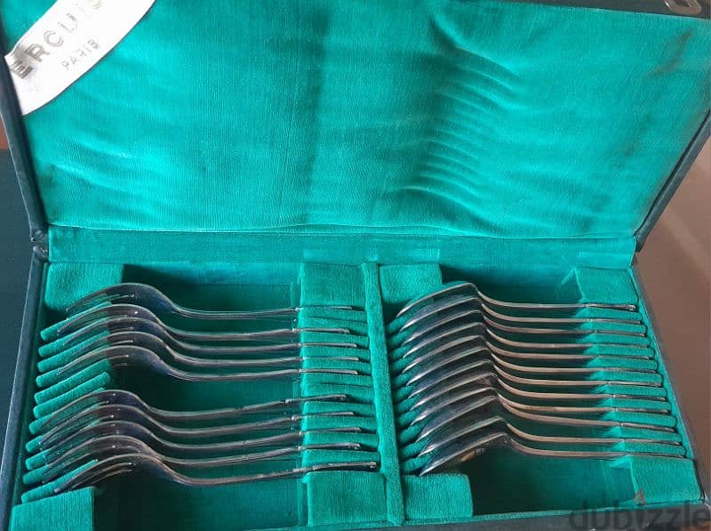 ercuis paris silver plated cutlery set in good condition 2