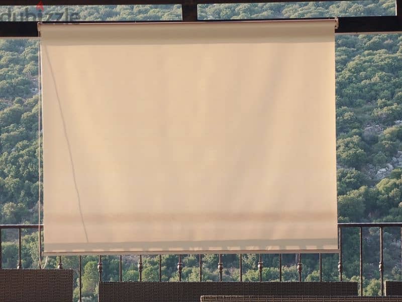 Projector screen 0