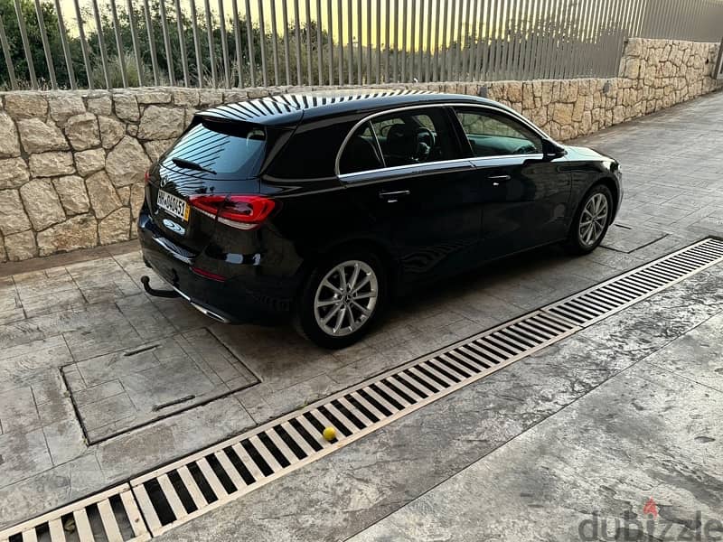 A-class A180  2019 germany! black in black very clean! 3