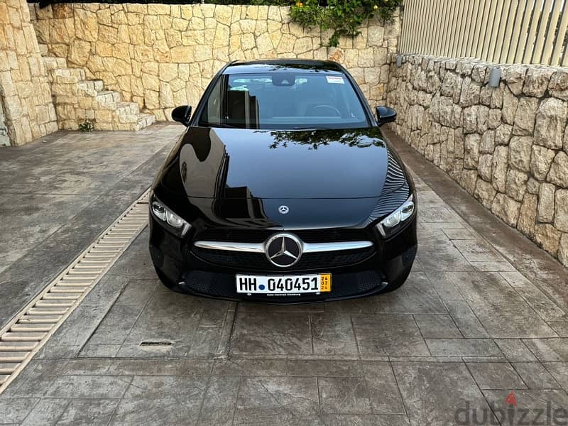 A-class A180  2019 germany! black in black very clean! 4