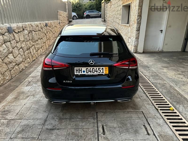 A-class A180  2019 germany! black in black very clean! 5