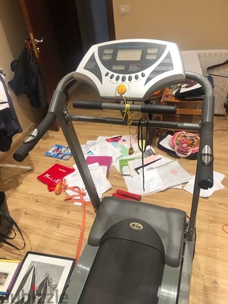 treadmill used like new ,  very good condition 1