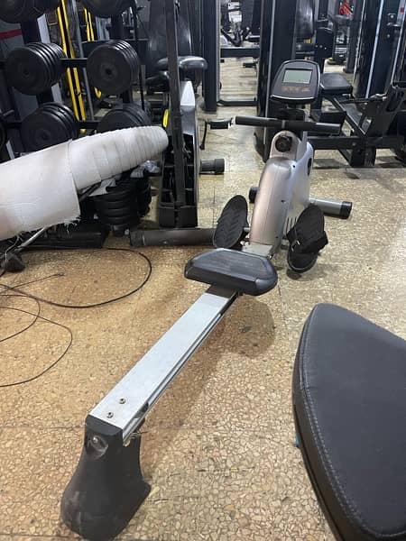 Rowing machine body system like new 1