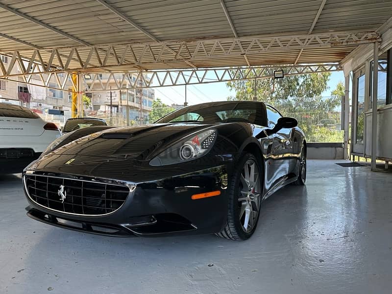 Ferrari California 2010 ( 12,000 KM ) 1