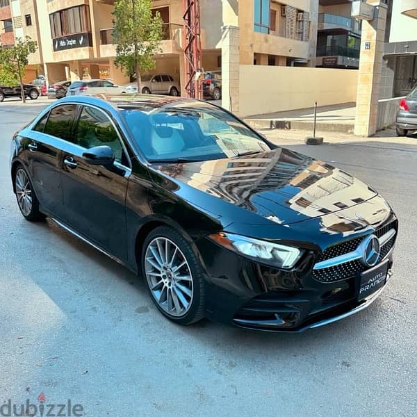 Mercedes A 220 AMG-line 4matic 2020 black on black & white 2