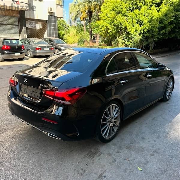 Mercedes A 220 AMG-line 4matic 2020 black on black & white 4