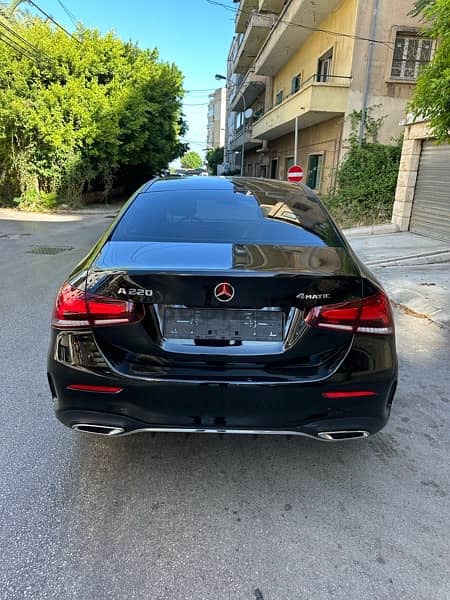 Mercedes A 220 AMG-line 4matic 2020 black on black & white 6