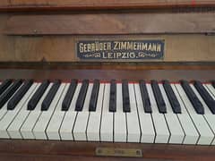 antique piano 0