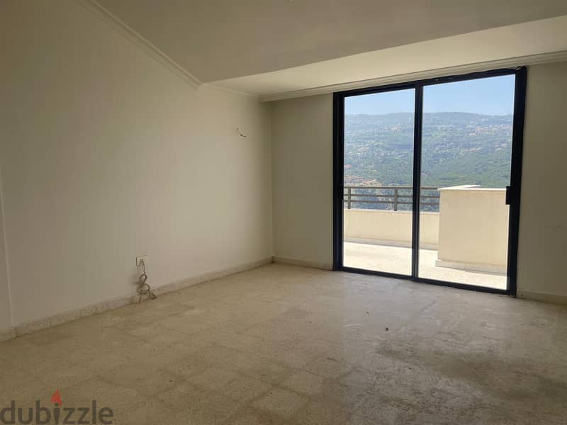 Apartment  for sale in Ballouneh شقة للبيع في بلونة 5