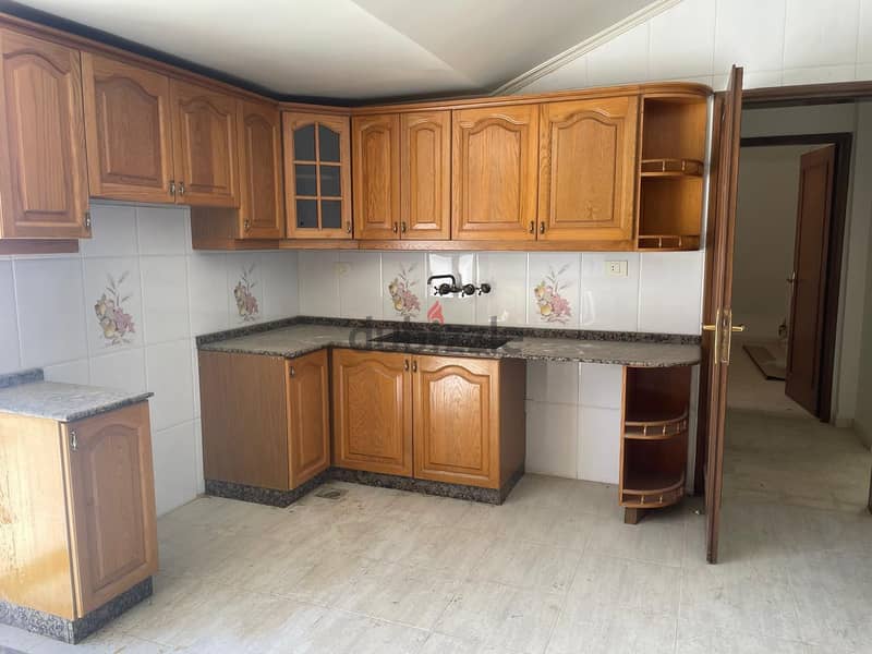 Apartment  for sale in Ballouneh شقة للبيع في بلونة 7