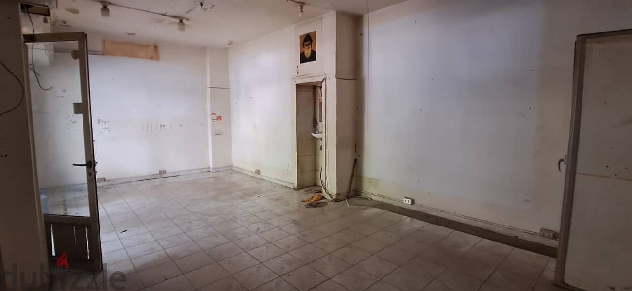 Shop for rent in Ain El Remmaneh محل تجاري للإيجار في عين الرمانة 1