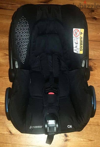 Maxicosi Citi Car seat First Age + Fixed Base Made in Germany. 1