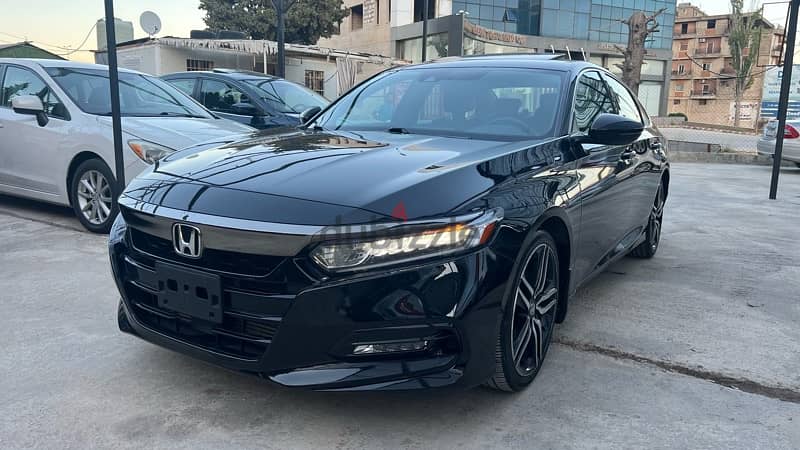 Honda accord sport 2018 super clean and law milage 1