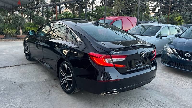 Honda accord sport 2018 super clean and law milage 3