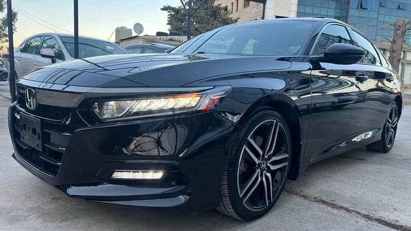 Honda accord sport 2018 super clean and law milage 6