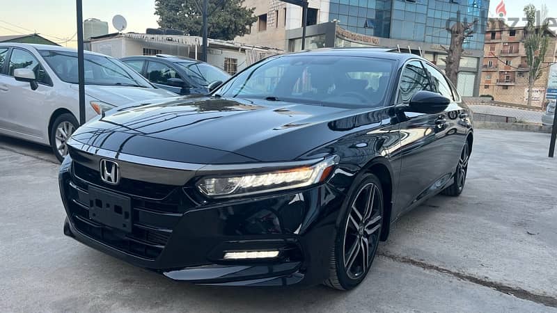 Honda accord sport 2018 super clean and law milage 8