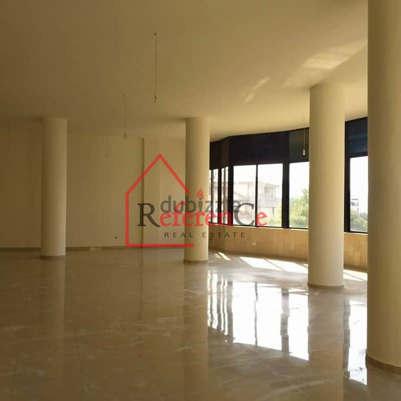 Prime shop for rent in Ballouneh محل تجاري فاخر للإيجار في بلونة 1