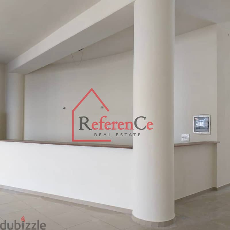 Prime shop for rent in Ballouneh محل تجاري فاخر للإيجار في بلونة 3