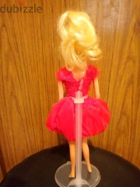 Barbie Knock Off not original As new doll bend legs Can turn her waist 2