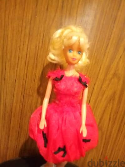 Barbie Knock Off not original As new doll bend legs Can turn her waist