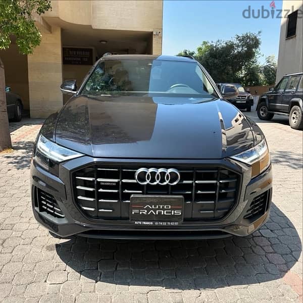 Audi Q8 Quattro Premium Plus 2019 black on black (clean carfax) 0