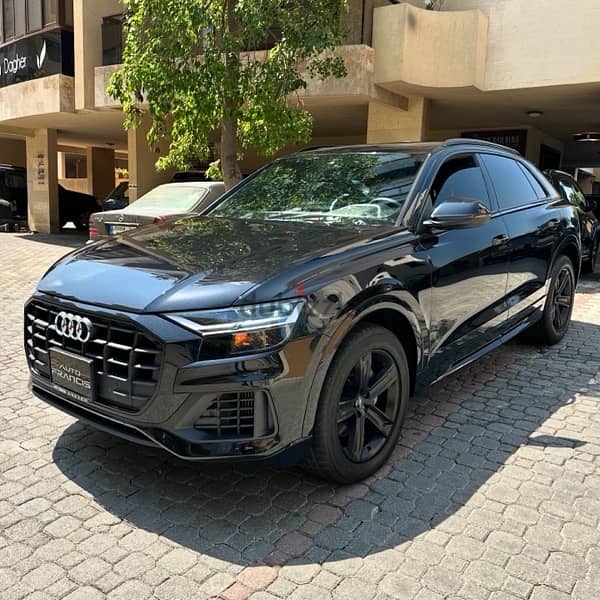 Audi Q8 Quattro Premium Plus 2019 black on black (clean carfax) 1