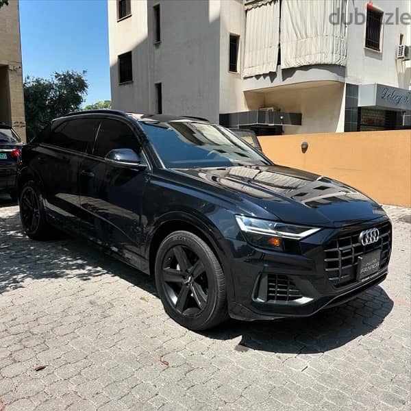 Audi Q8 Quattro Premium Plus 2019 black on black (clean carfax) 2