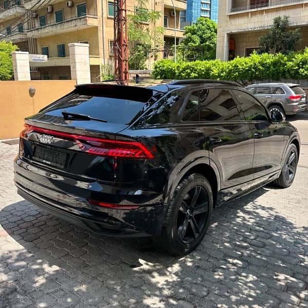 Audi Q8 Quattro Premium Plus 2019 black on black (clean carfax) 3