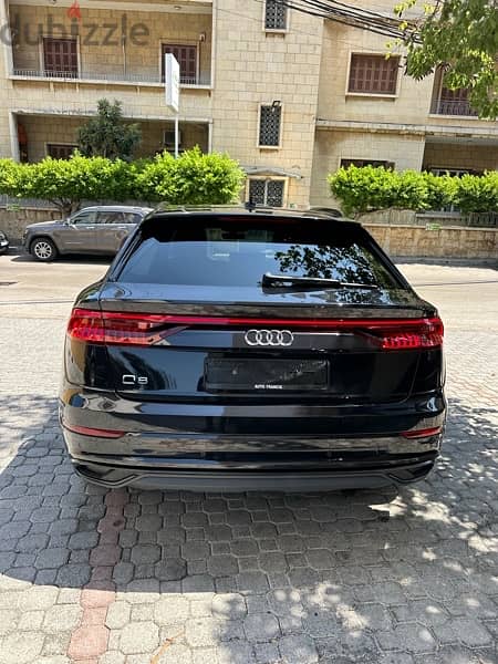 Audi Q8 Quattro Premium Plus 2019 black on black (clean carfax) 5