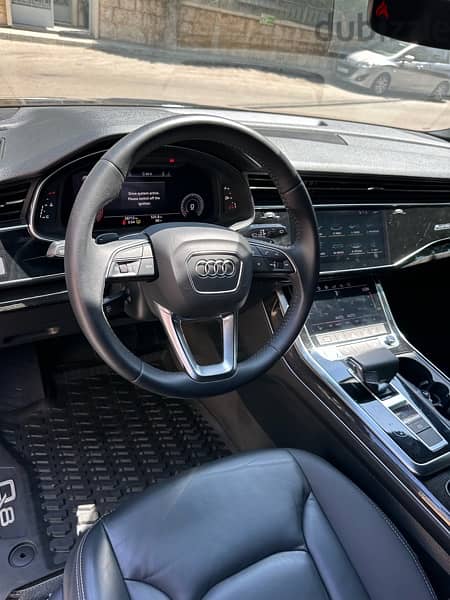 Audi Q8 Quattro Premium Plus 2019 black on black (clean carfax) 9