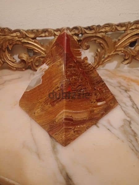 antique onyx pyramid 1