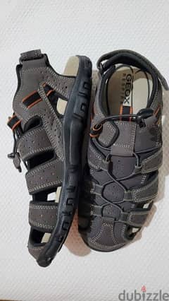 unwanted gift wrong size  geaox sandal new