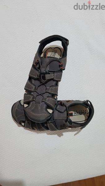 unwanted gift wrong size  geaox sandal new 3