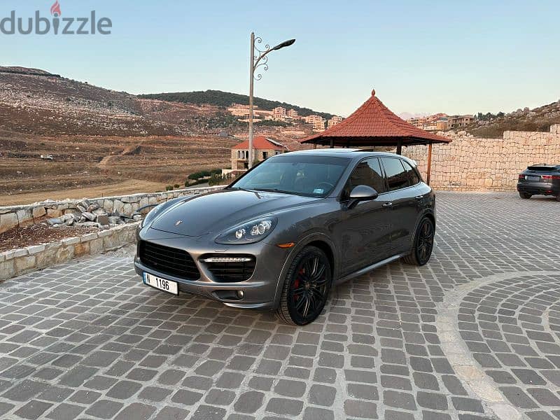 Porsche Cayenne GTS 2013 0