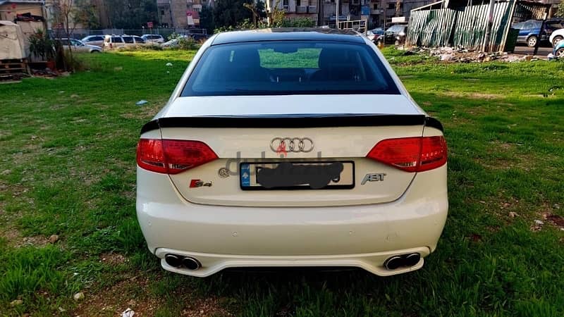 Audi A4 2010 1