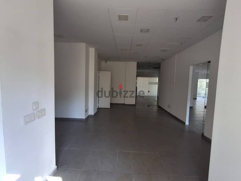 Deluxe Spacious office in a prime location in Zalka 4