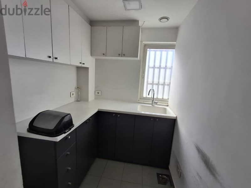 Deluxe Spacious office in a prime location in Zalka 5