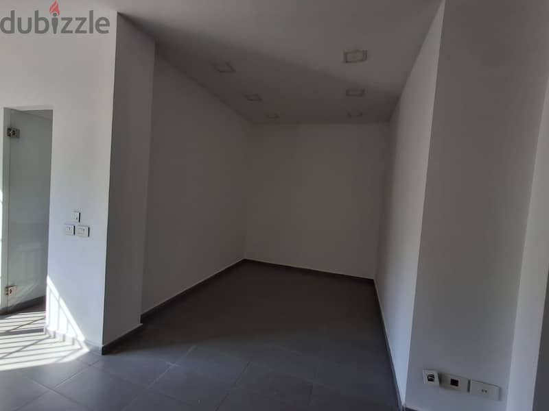 Deluxe Spacious office in a prime location in Zalka 8