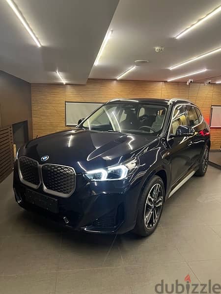 BMW IX1 2024 1