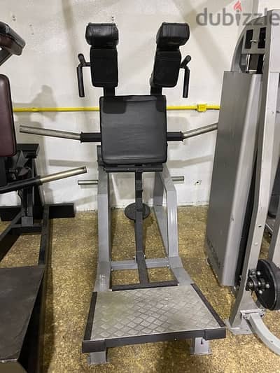 squat machine like new very good quality