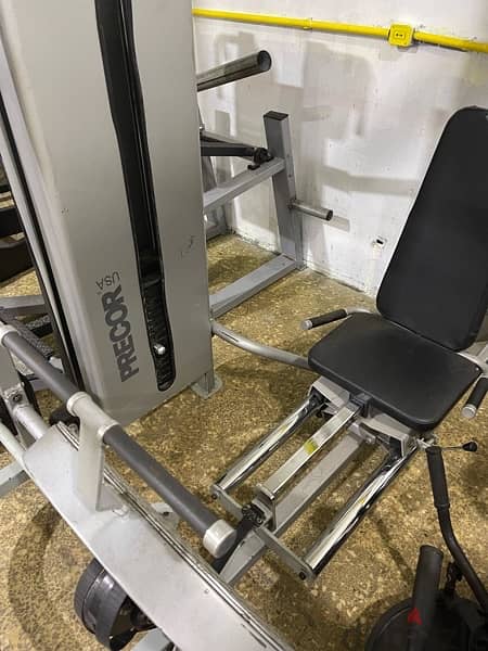 leg press precor like new 1