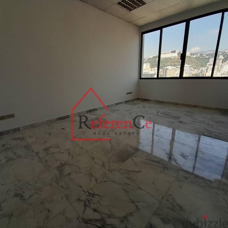 Decorated office for rent in Zalka مكتب رائع للإيجار في الزلقا 2