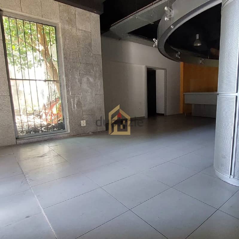 Showroom for rent in Achrafieh RK54 2