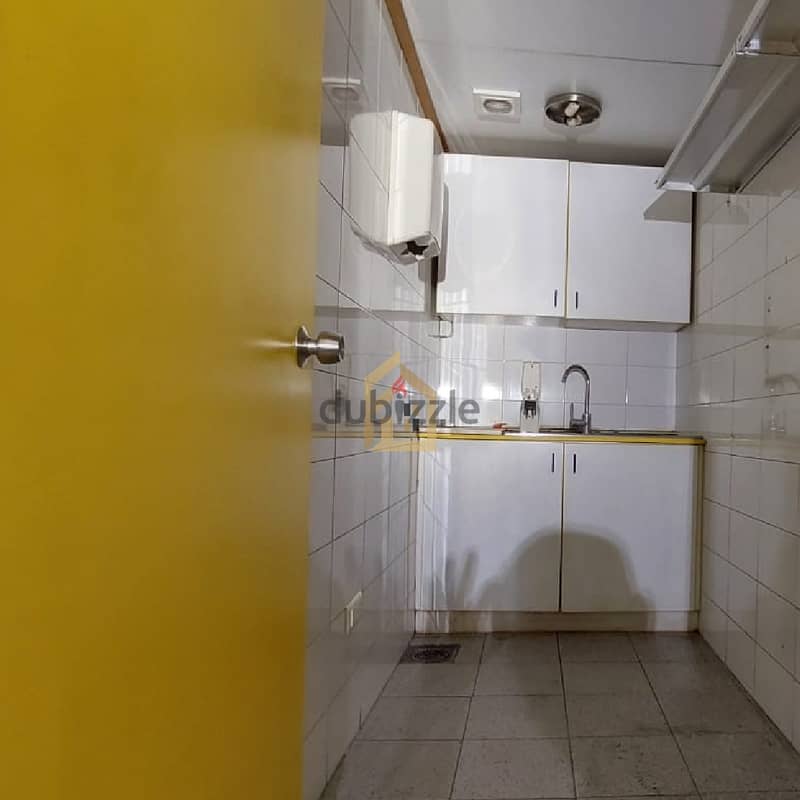 Showroom for rent in Achrafieh RK54 7