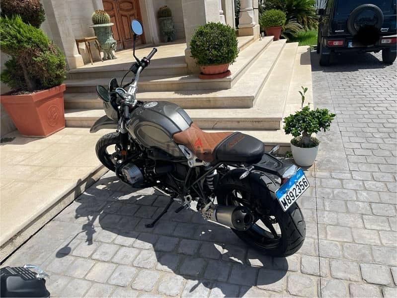 Moto BMW R9t (Urban GS)  1200 new only 280km ,top of the line 2